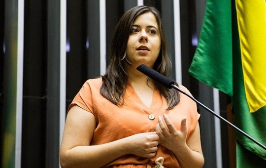 Deputada federal propõe meia-entrada para mulheres em estádios de futebol