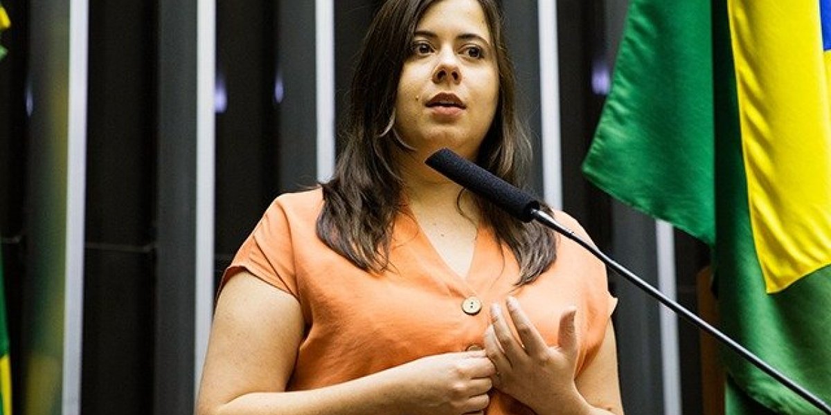 Deputada federal propõe meia-entrada para mulheres em estádios de futebol