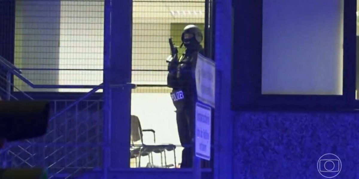 Oito são mortos em ataque a tiros a salão de Testemunhas de Jeová em Hamburgo