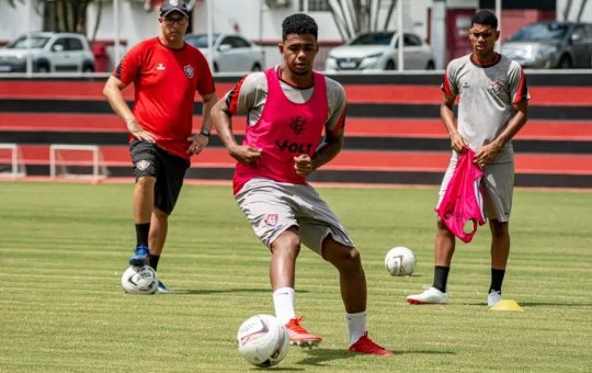 Marco Antônio se coloca à disposição par jogar em mais de uma posição no Vitória