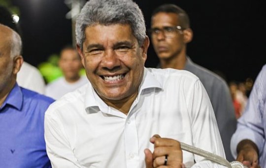 Governador da Bahia comemora reajuste de 39% para merenda escolar
