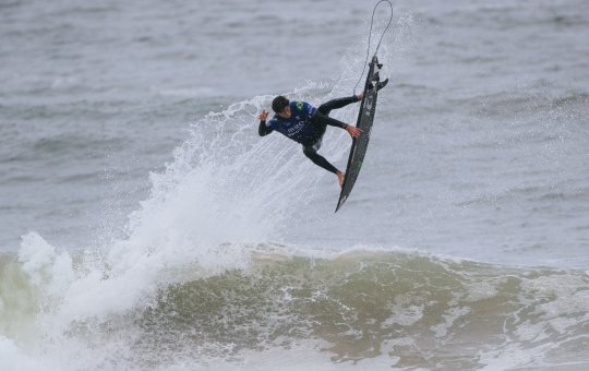 Mundial de surfe: Brasil avança com sete na etapa de Portugal