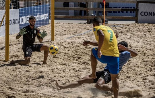 Brasil goleia Uruguai e estreia com vitória na Copa América de Futebol de areia