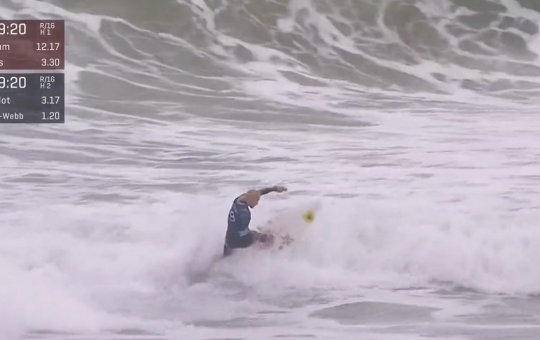 Tatiana Weston-Webb avanças às quartas de final da etapa de Peniche da WSL