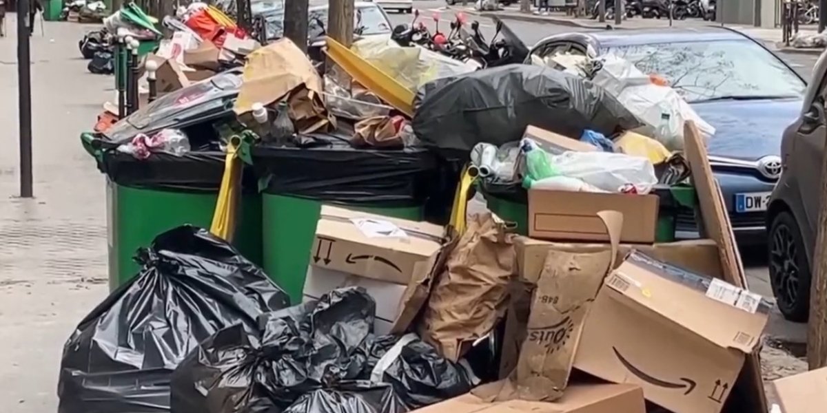 Garis protestam e toneladas de lixo acumulam-se nas ruas de Paris, na França