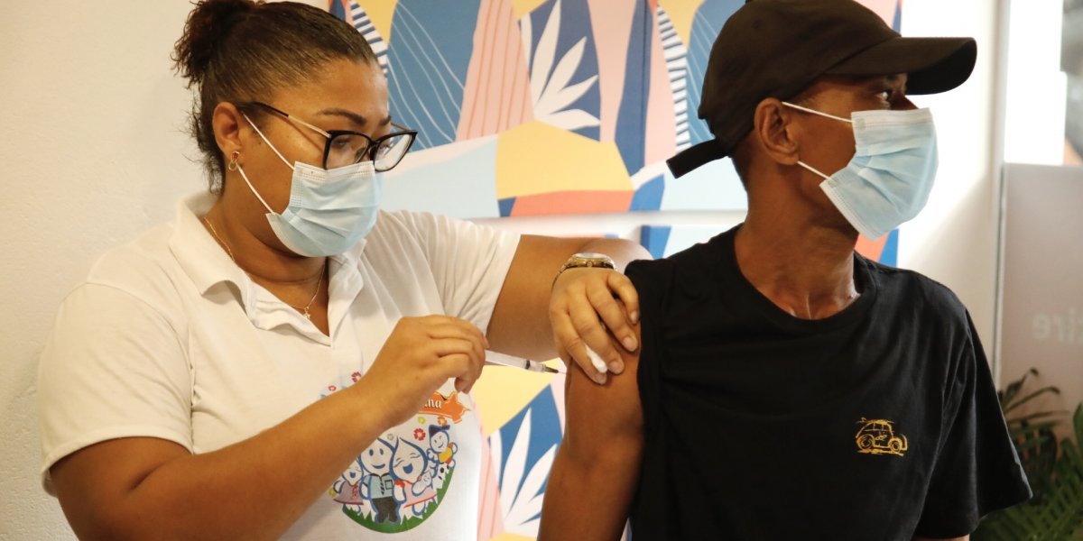 Salvador prossegue com aplicação de vacina bivalente contra Covid nesta terça