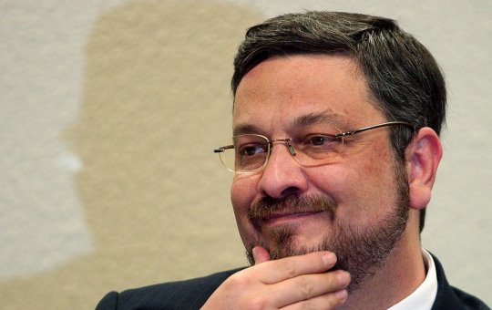 Justiça determina que Palocci devolva carros de luxo