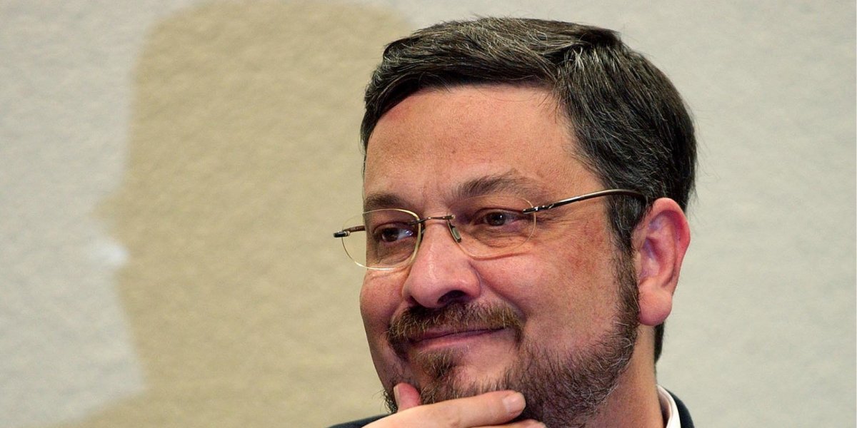 Justiça determina que Palocci devolva carros de luxo