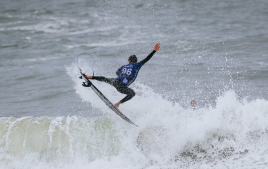 Três brasileiros avançam na WSL Peniche; Italo Ferreira e Medina são eliminados