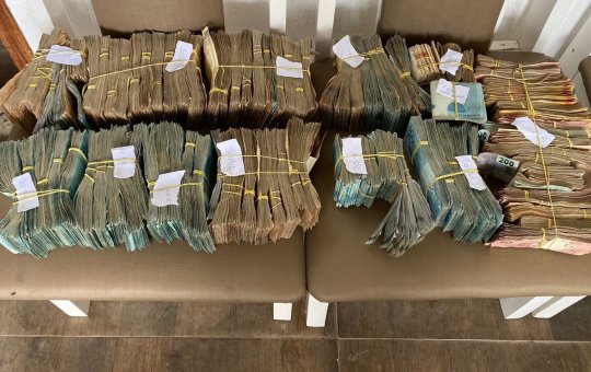 MP-BA apreende R$ 10,6 mi em operação contra família investigada por extorsão