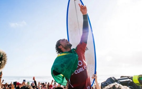 Surfista brasileiro João Chianca vence etapa de Peniche da WSL