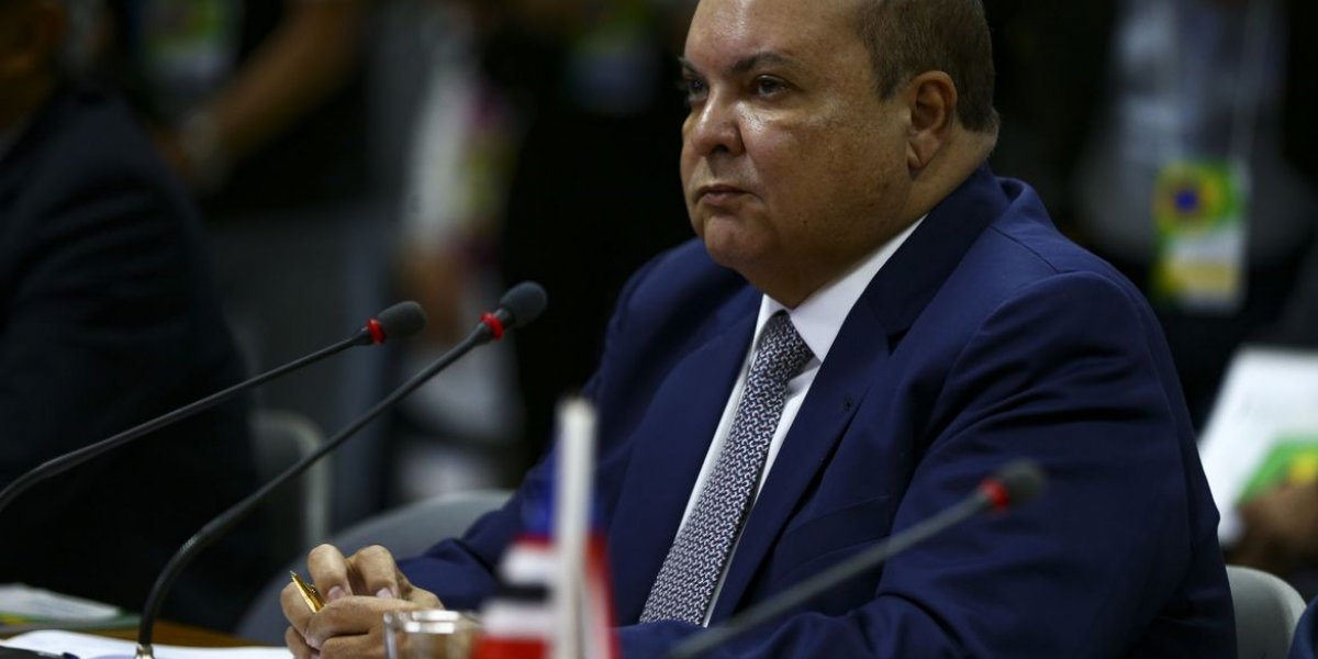 Moraes determina retorno de Ibaneis ao cargo de governador do DF