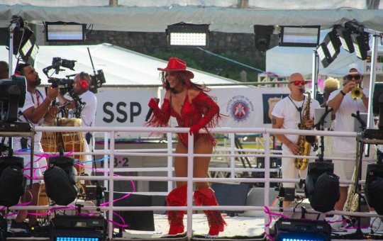 Ivete Sangalo mostra preparativos para show do aniversário de Salvador