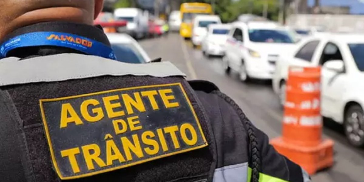 Agentes da Transalvador são flagrados com garrafa de cerveja durante turno
