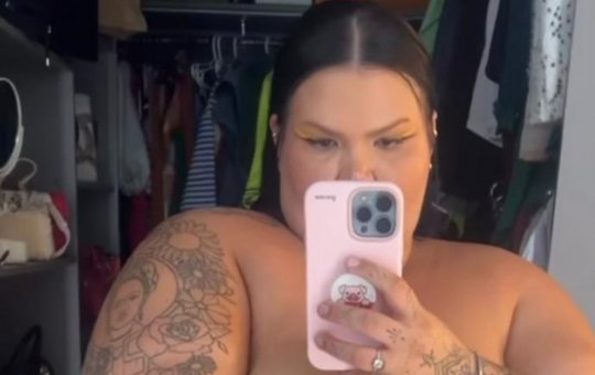 Thais Carla surge só de calcinha e provoca reação de seguidores