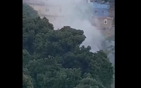 Fumaça misteriosa que sai de pedreira intriga moradores no Arraial do Retiro