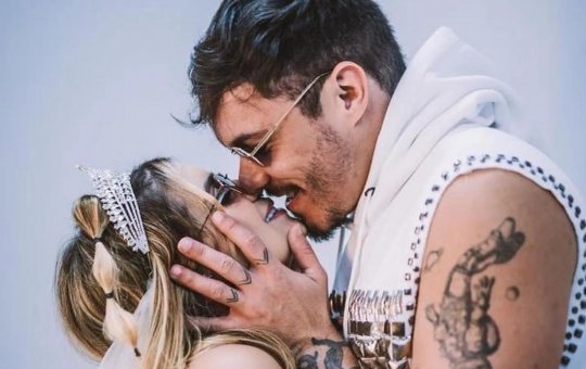 'Casou comigo sem tomar banho': Eli 'detona' Viih Tube nas redes