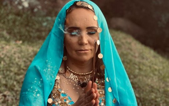 Rainha da amarração: saiba quem é Michelly Cigana, dona de Belzebu que viralizou