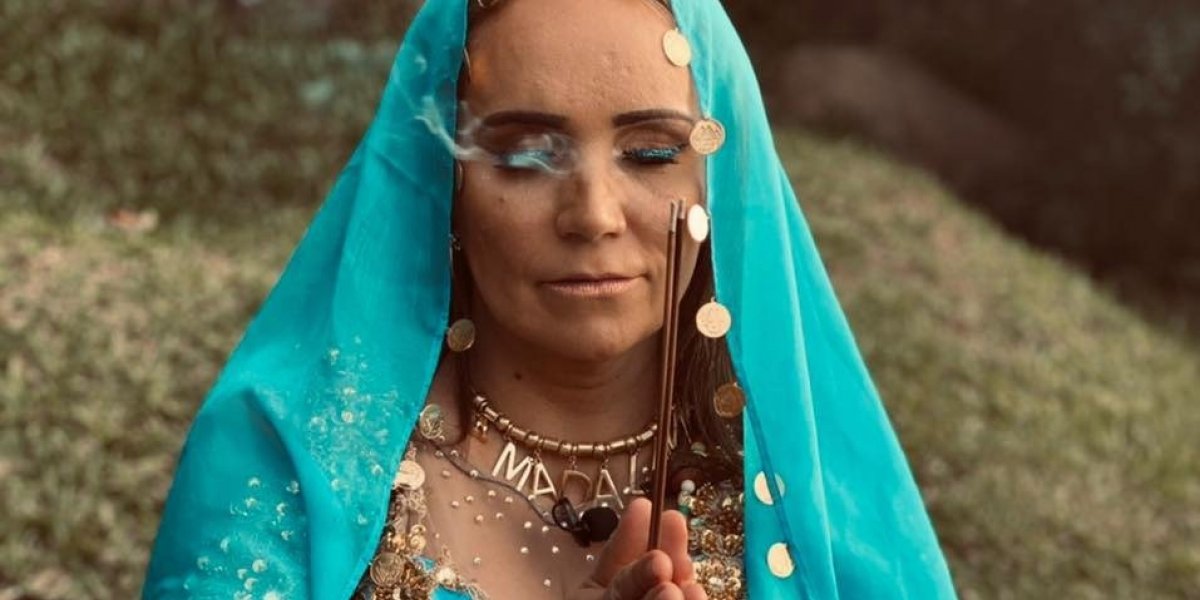 Rainha da amarração: saiba quem é Michelly Cigana, dona de Belzebu que viralizou