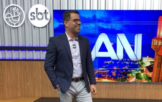 TV Aratu demite apresentador Vinícius Cunha