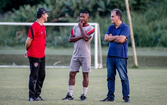 Mais um: Vitória contrata o volante Diego Fumaça, do Athletic Club