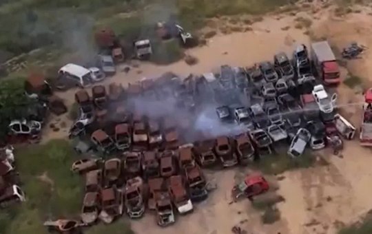 Suspeito de atear fogo em veículos no pátio de delegacia em Conquista é preso