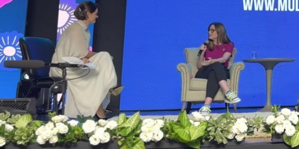 Comentarista que chorou após derrota de Bolsonaro é convidada a se filiar ao PL