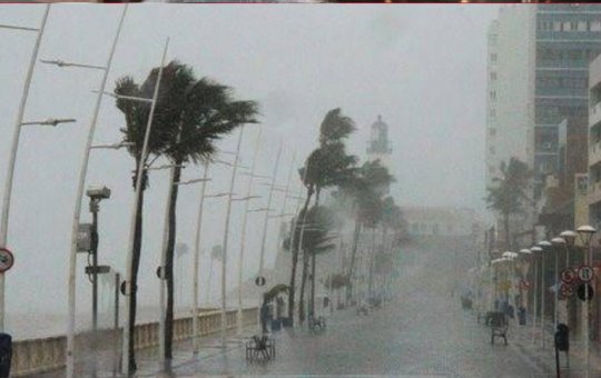 Chuva ainda 'castiga' Salvador neste domingo (26)
