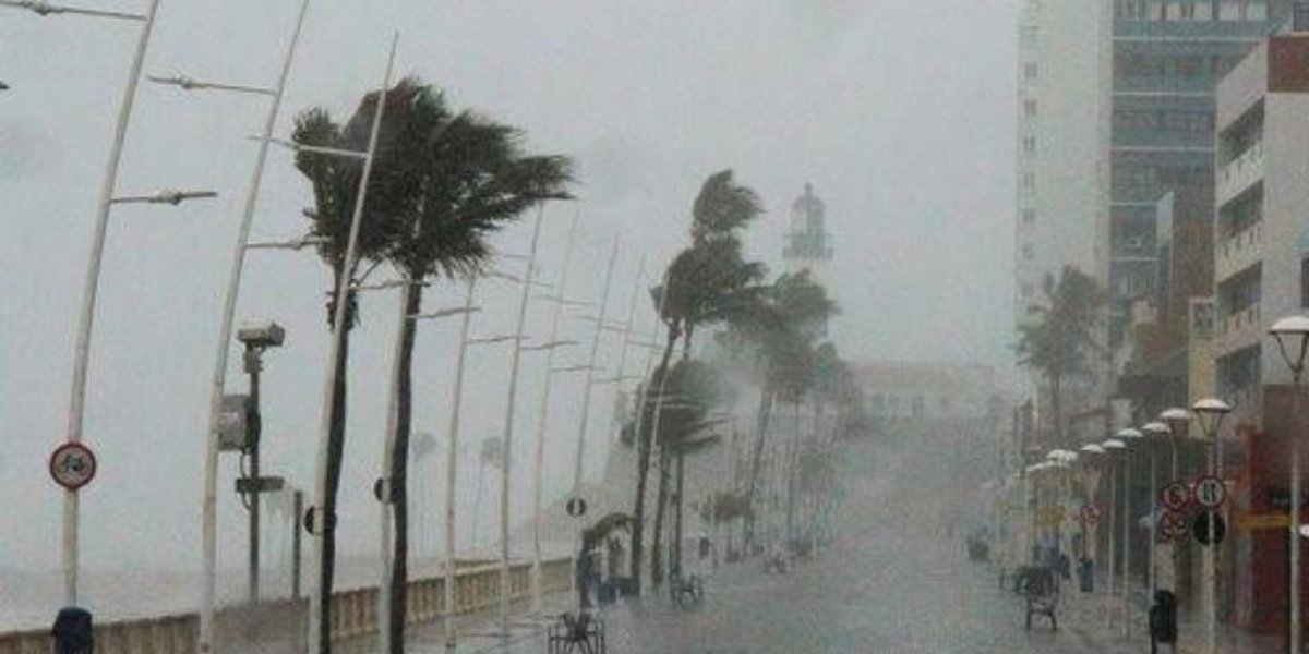 Chuva ainda 'castiga' Salvador neste domingo (26)