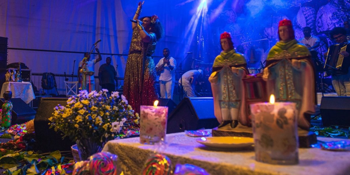 Mariene de Castro exalta raízes do samba em show com convidados no Rio Vermelho