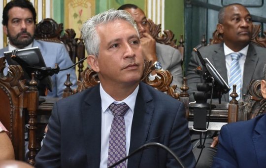 Carballal vai à Justiça contra ataques homofóbicos após dança em vídeo