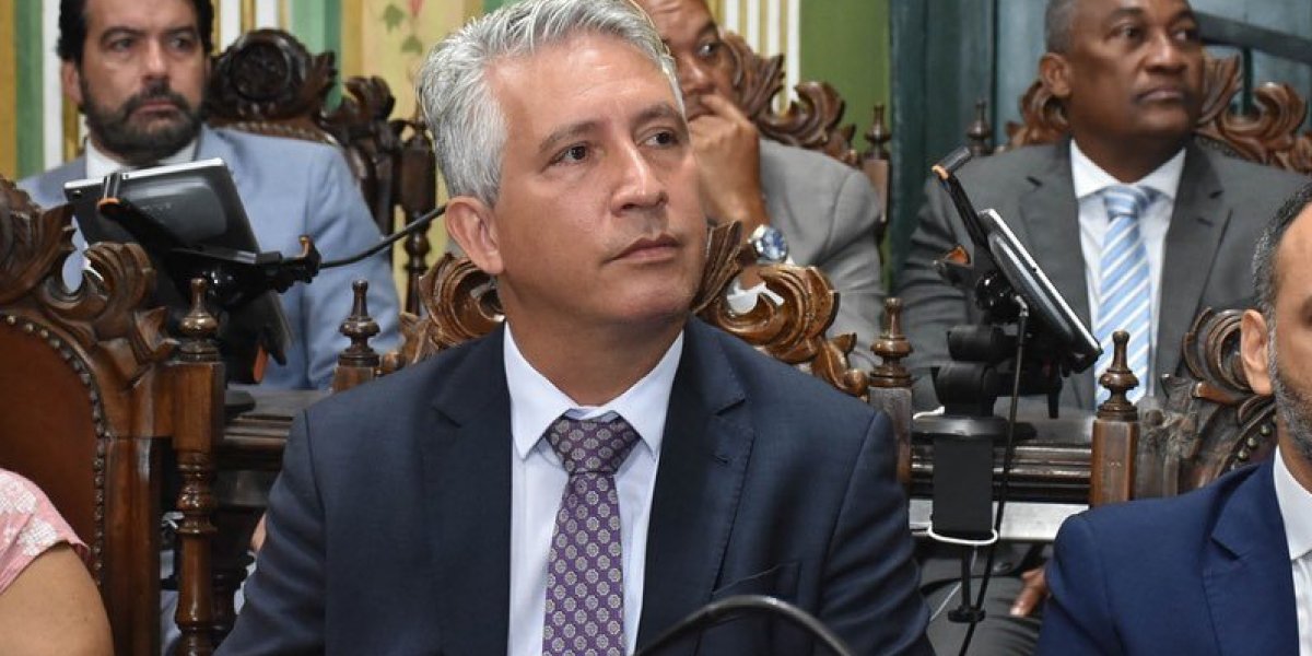 Carballal vai à Justiça contra ataques homofóbicos após dança em vídeo