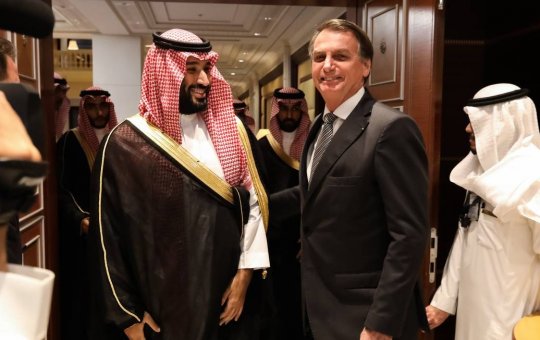 Bolsonaro recebeu e se apropriou de conjunto de joias com Rolex de diamamente