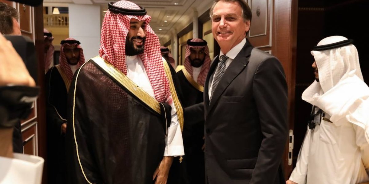 Bolsonaro recebeu e se apropriou de conjunto de joias com Rolex de diamamente