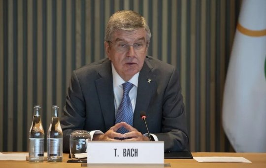 Presidente do COI defende russos nas Olimpíadas apesar da guerra na Ucrânia