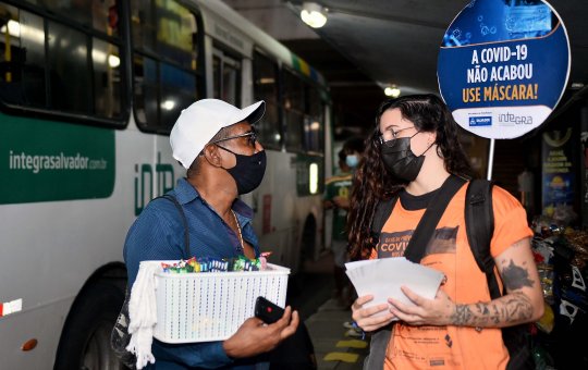 Decreto volta a flexibilizar uso de máscara contra Covid na Bahia