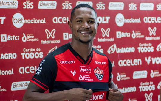 Fumaça projeta Vitória na Série A e se descreve como marcador forte no meio
