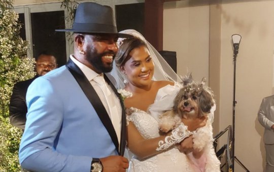 Cantor Silvanno Salles se casa em cerimônia íntima