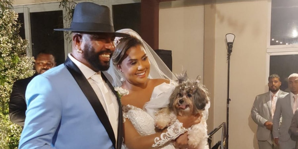 Cantor Silvanno Salles se casa em cerimônia íntima