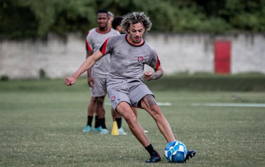 Yan Souto projeta acesso à Série A e enaltece o Vitória: "Temos potencial"