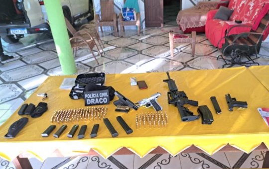 Polícia apreende um fuzil e nove pistolas na Região Metropolitana de Salvador