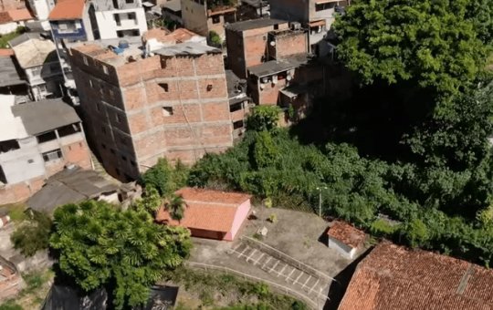 Sedur derruba pavimento em obra irregular que ameaça Terreiro Casa Branca