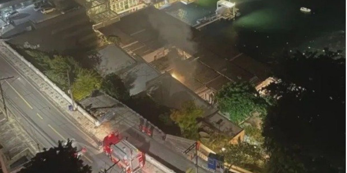 Fogo toma conta do Yacht Clube da Bahia, em Salvador