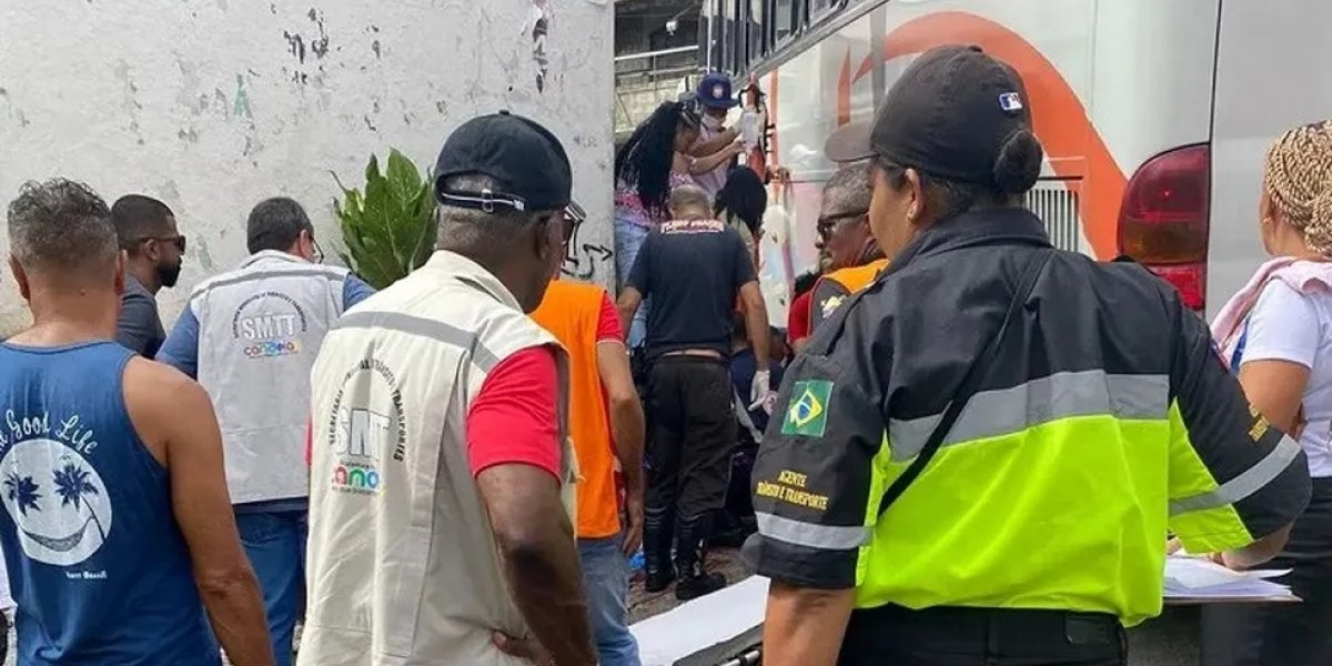 Motorista de micro-ônibus com CNH vencida atropela e mata idosa em Candeias