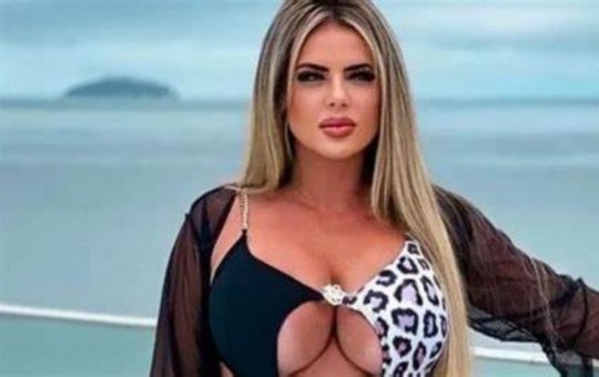 Musa de site adulto fatura R$ 100 mil para defender homens infiéis