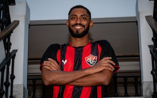 Vitória anuncia lançamento de novo uniforme para temporada 2023