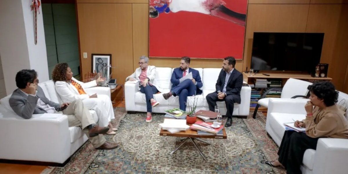 Secretário de Cultura da Bahia se reúne com ministra pra discutir reforma do TCA