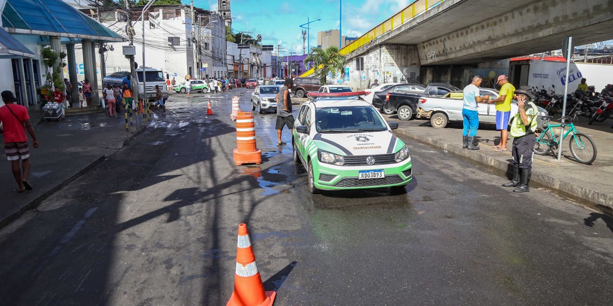 Preparativos para Semana Santa: Transalvador reforça atuação no Mercado do Peixe