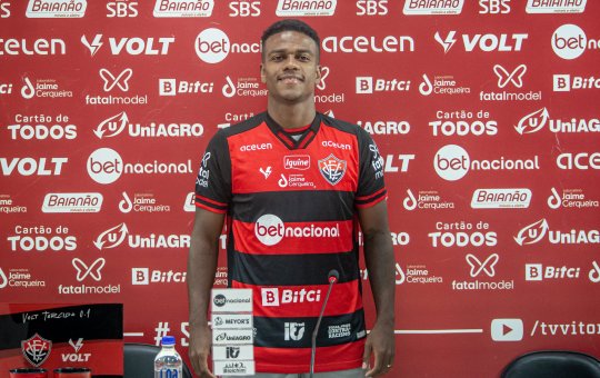 Felipe Vieira é apresentado pelo Vitória e destaca experiência na Série B