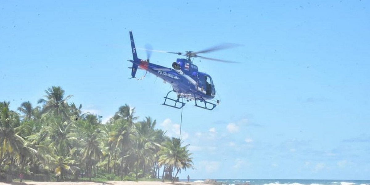 Equipe do Graer resgata mulher na praia de Ipitanga, na RMS